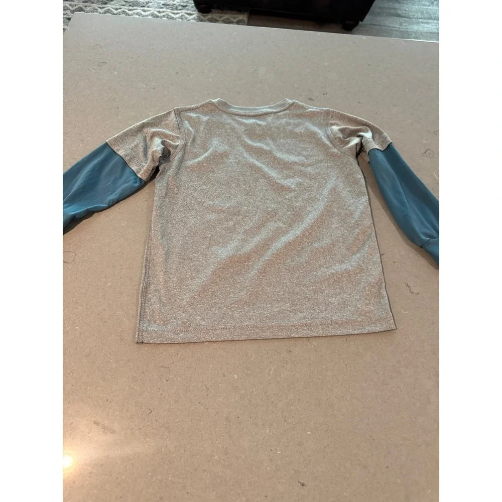 Nike long sleeve‎ boys size 6 shirt